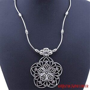 Vintage Grace Style Ornate Silver Metal Work Flower Necklace NWT